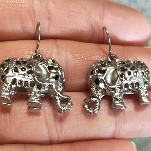 VINTAGE FILIGREE SILVER-TONE ELEPHANT DROP DANGLE HOOK 1" EARRINGS - Picture 1 of 9